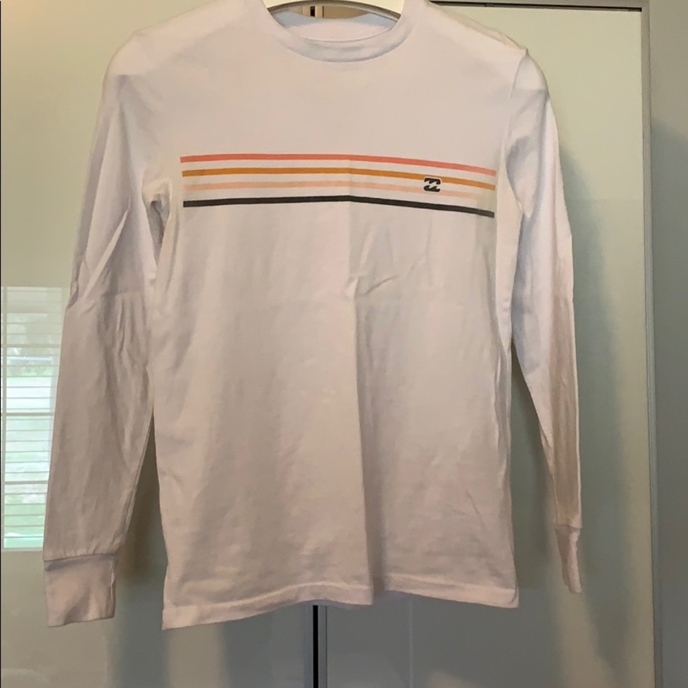 BILLABONG Graphic Tee. NWT